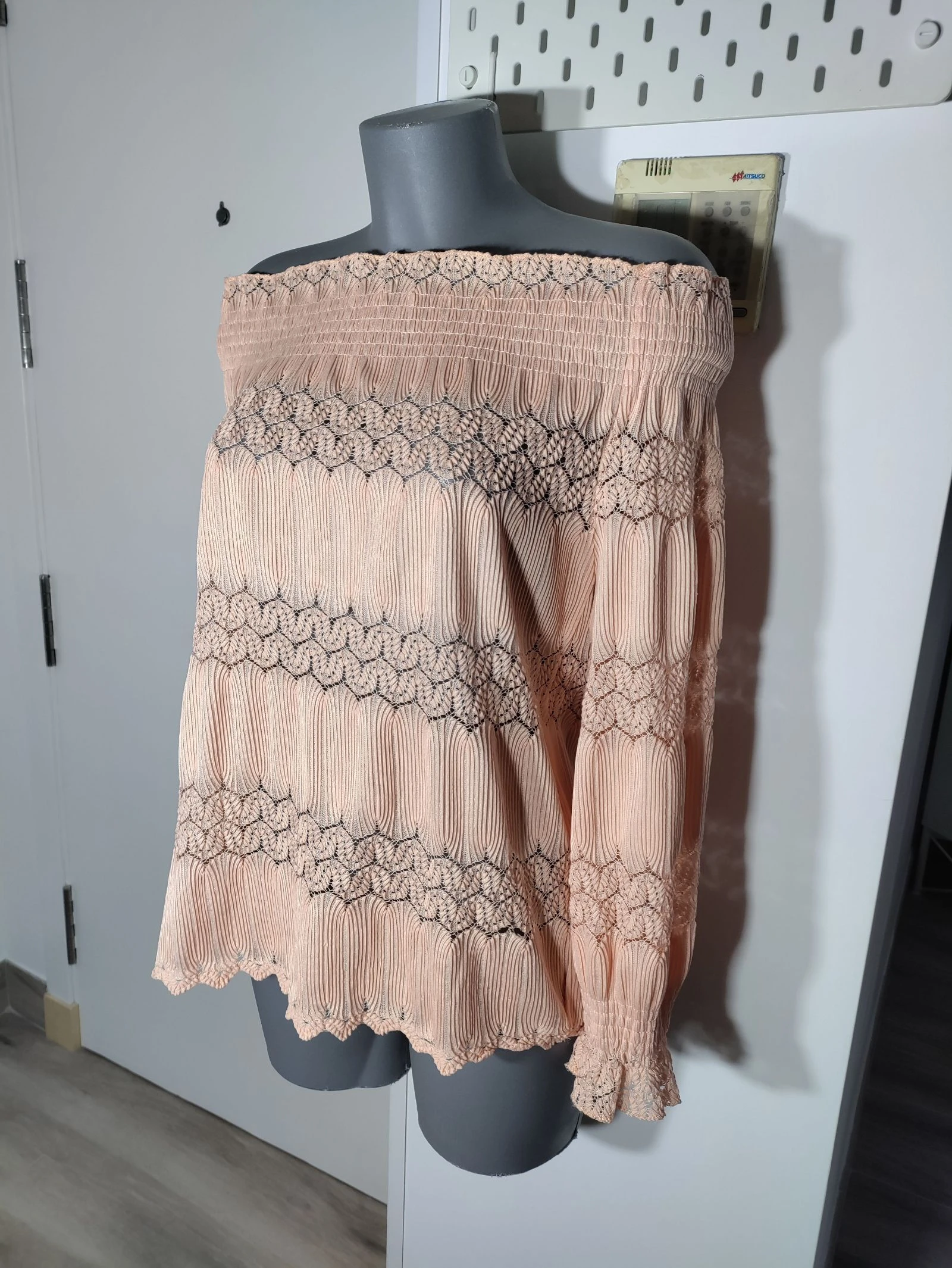 Zalige elastische blouse in zalmkleur May Shining Star met boothals – maat S/M (zie afmetingen) – photo 2